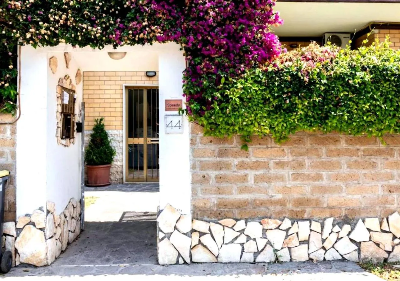 Comfort Penthouse - One-Bedroom Suite - Fiumicino Airport Apartment