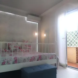 Apartamento Rosilienza Private Spa, Patio Garden Free Trasfer To & From Airport, Fiumicino