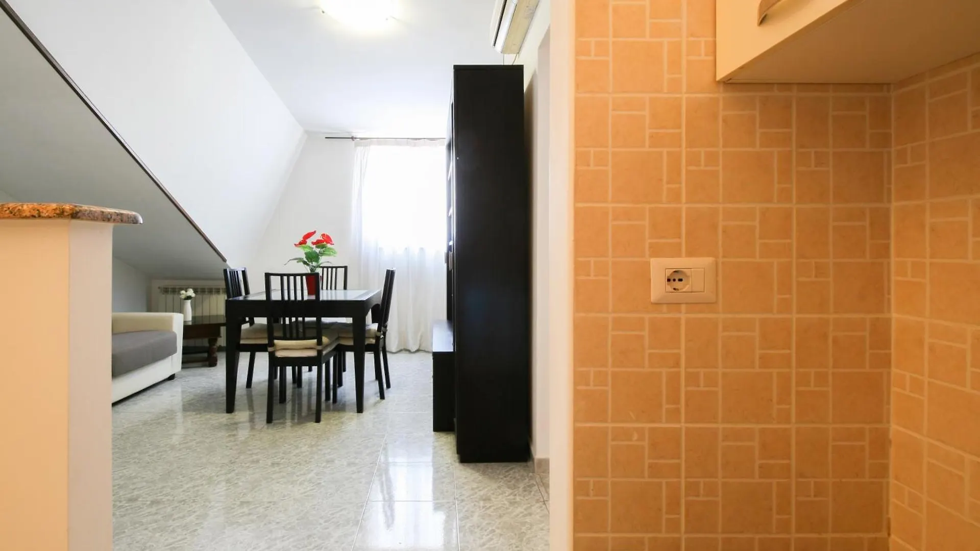 Comfort Penthouse - One-Bedroom Suite - Fiumicino Airport