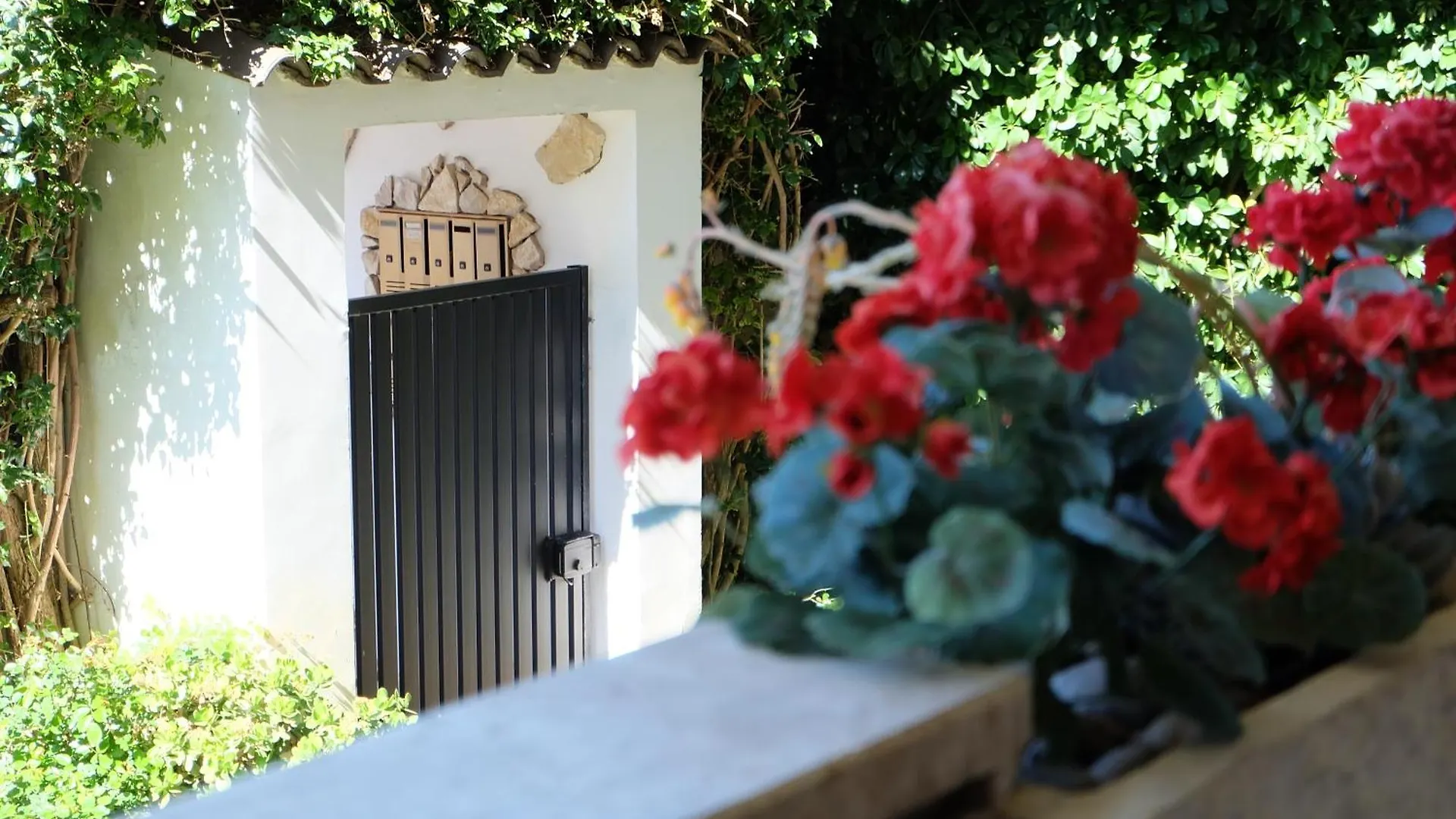 Comfort Penthouse - One-Bedroom Suite - Fiumicino Airport Apartment