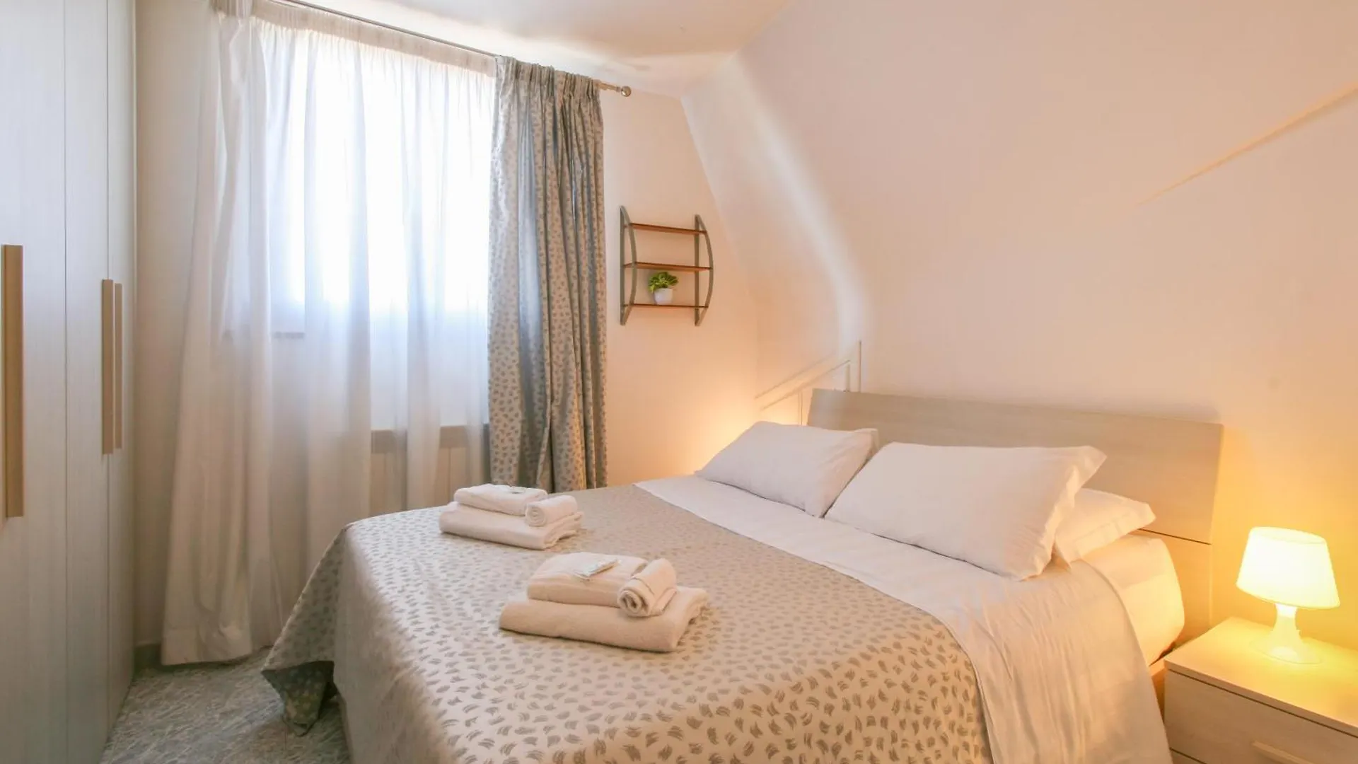 Comfort Penthouse - One-Bedroom Suite - Fiumicino Airport Apartment